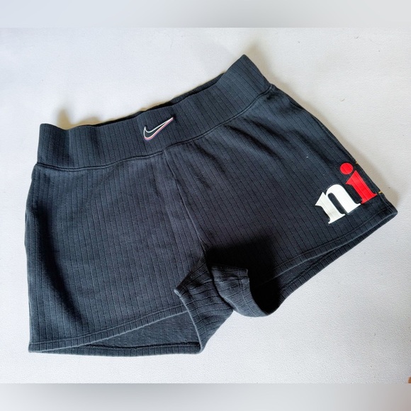 Nike Ribbed Knit Black Shorts size L retails $80 - Picture 2 of 8